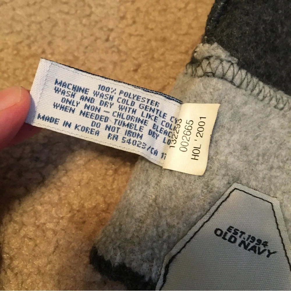Vintage Old Navy Unisex Grey Skull Beanie in Very Good Condition